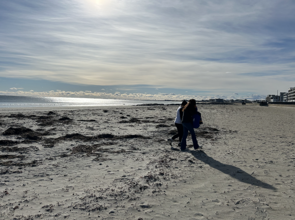 Volunteers clean up Hampton Beach